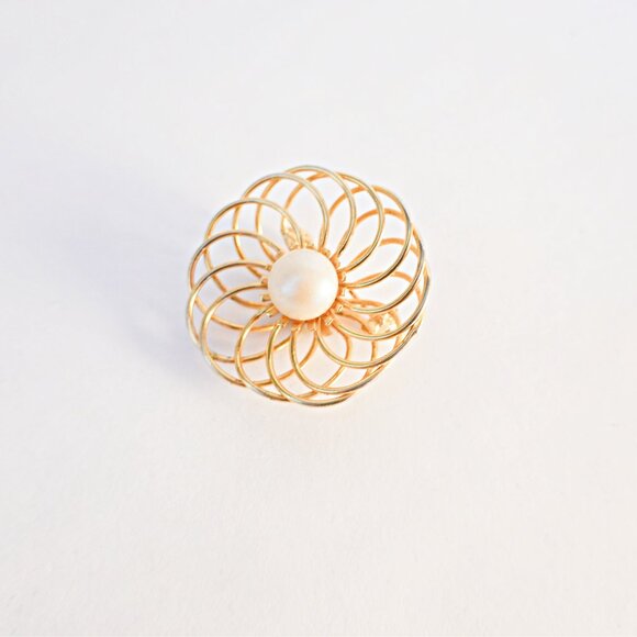 Vintage large gold tone faux Pearl figural brooch - Picture 1 of 2